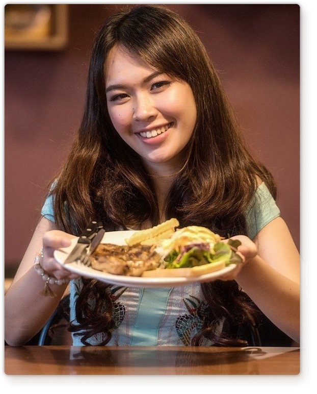 Fresh ingredients and plated food from Spice Me Away